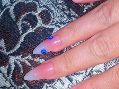 Onglerist et coiffeuse ,esthéticienne